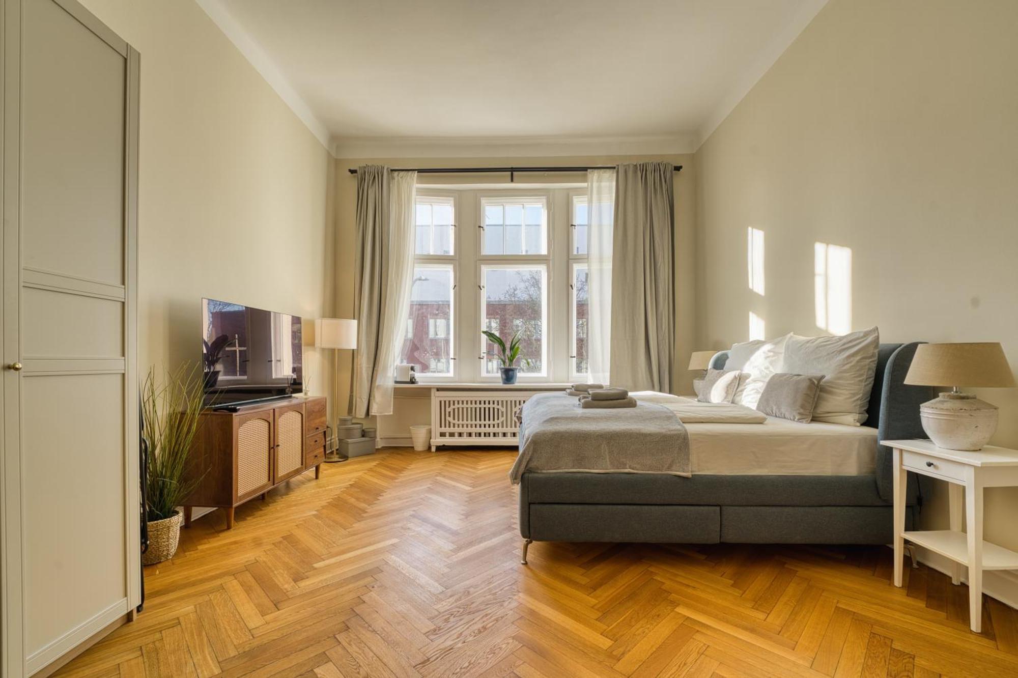 Jomi Stays, Brandenburgische Strasse 16 - Wohnen Beim Kurfuerstendamm * Berlim
